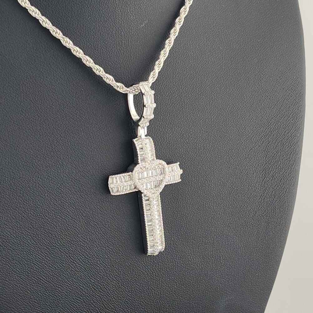 925 Silver Cross in Heart Necklace – Faith-Inspired Jewelry, Gift-Ready - Picture 4 of 8